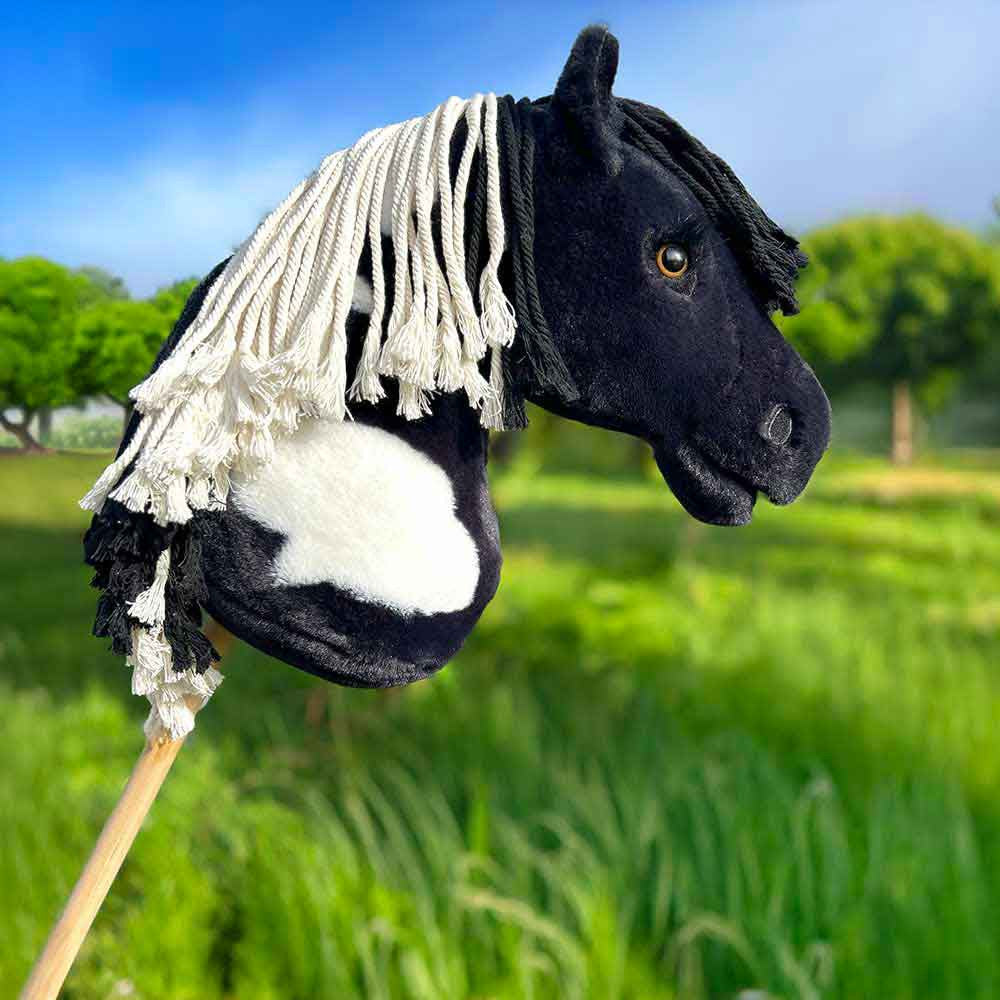 Hobby Horse Pie Noir avec crinière noire et blanche - Taille A3 – Hobby Horse Land Hobby Horse Pie Noir avec crinière noire et blanche - Taille A3 – Hobby Horse Land