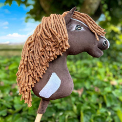 Hobby Horse Bay Pie with chestnut mane