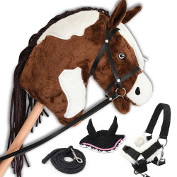 Hobby Horse Pie Mustang with halter, lead rope, and Black bonnet