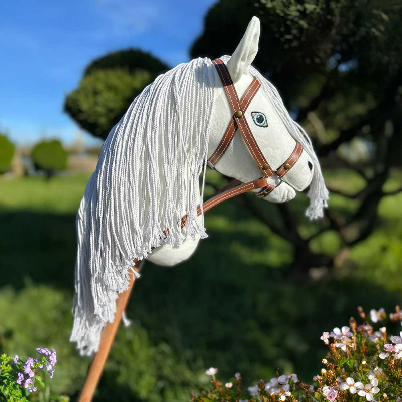 White hobby horse Snow Pearl. Size M