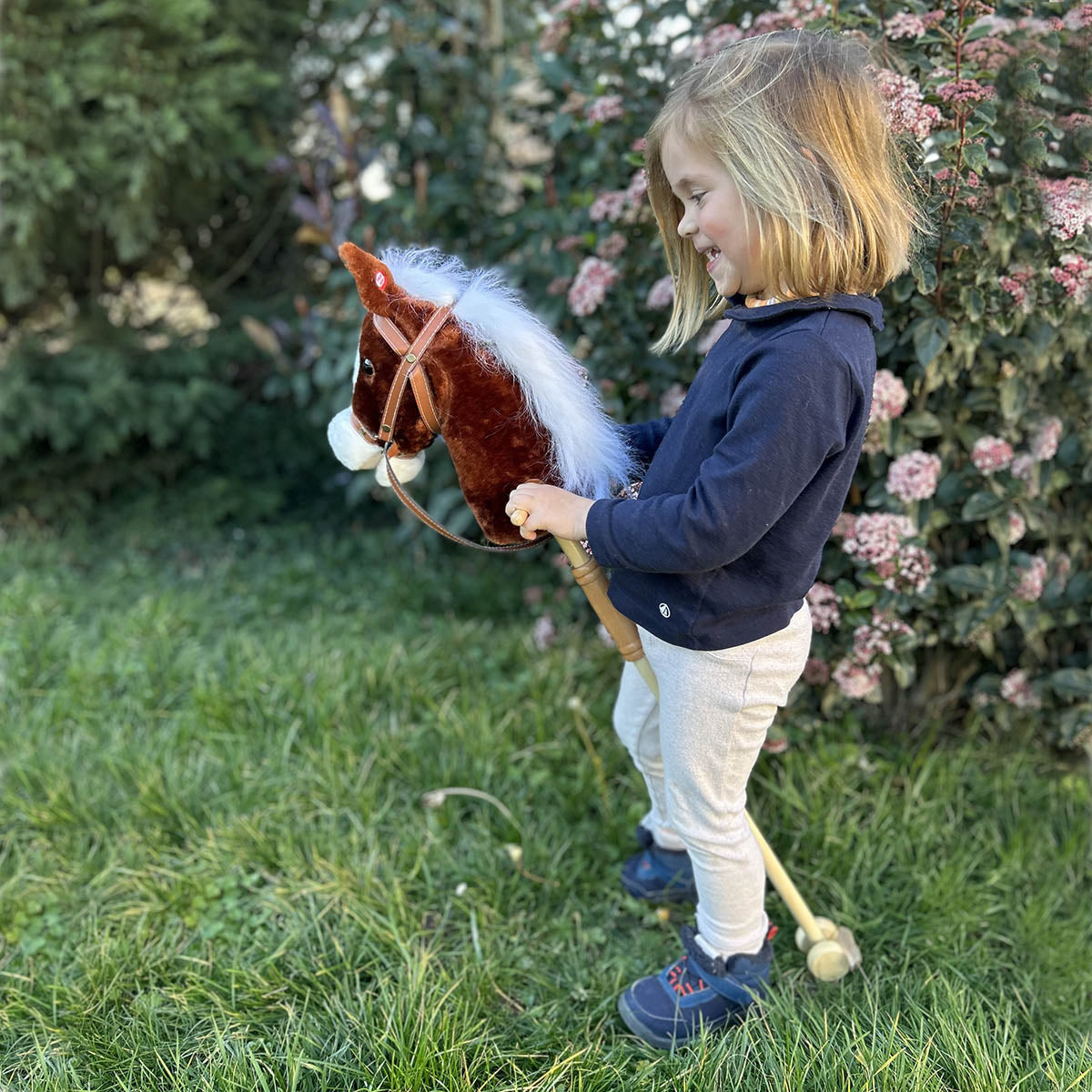 Haasenstrauch Sweety Toys Hobbyhorse Cheval à emboîter Blanc Convient pour les loisirs et les sacs de transport Sac de gym Haasenstrauch Sweety Toys Hobbyhorse Cheval à emboîter Blanc Convient pour les loisirs et les sacs de transport Sac de gym