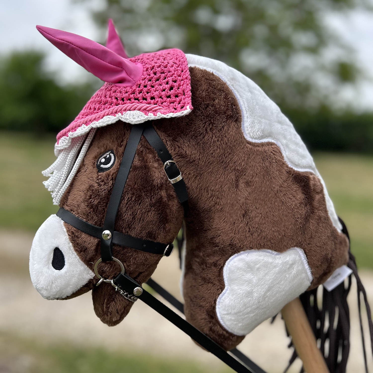 Hobby Horse Pie Mustang avec licol, longe et bonnet Rose