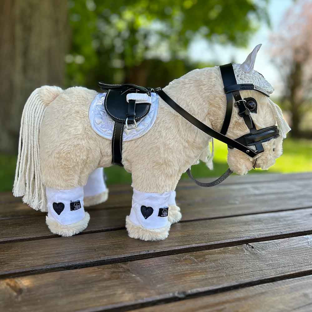 cheval peluche avec equipement