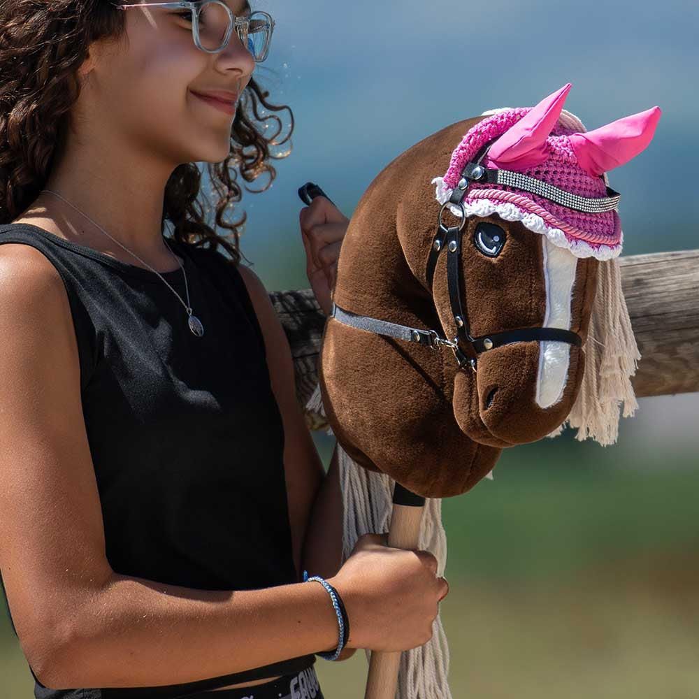 Cheval bâton crins lavés bonnet rose