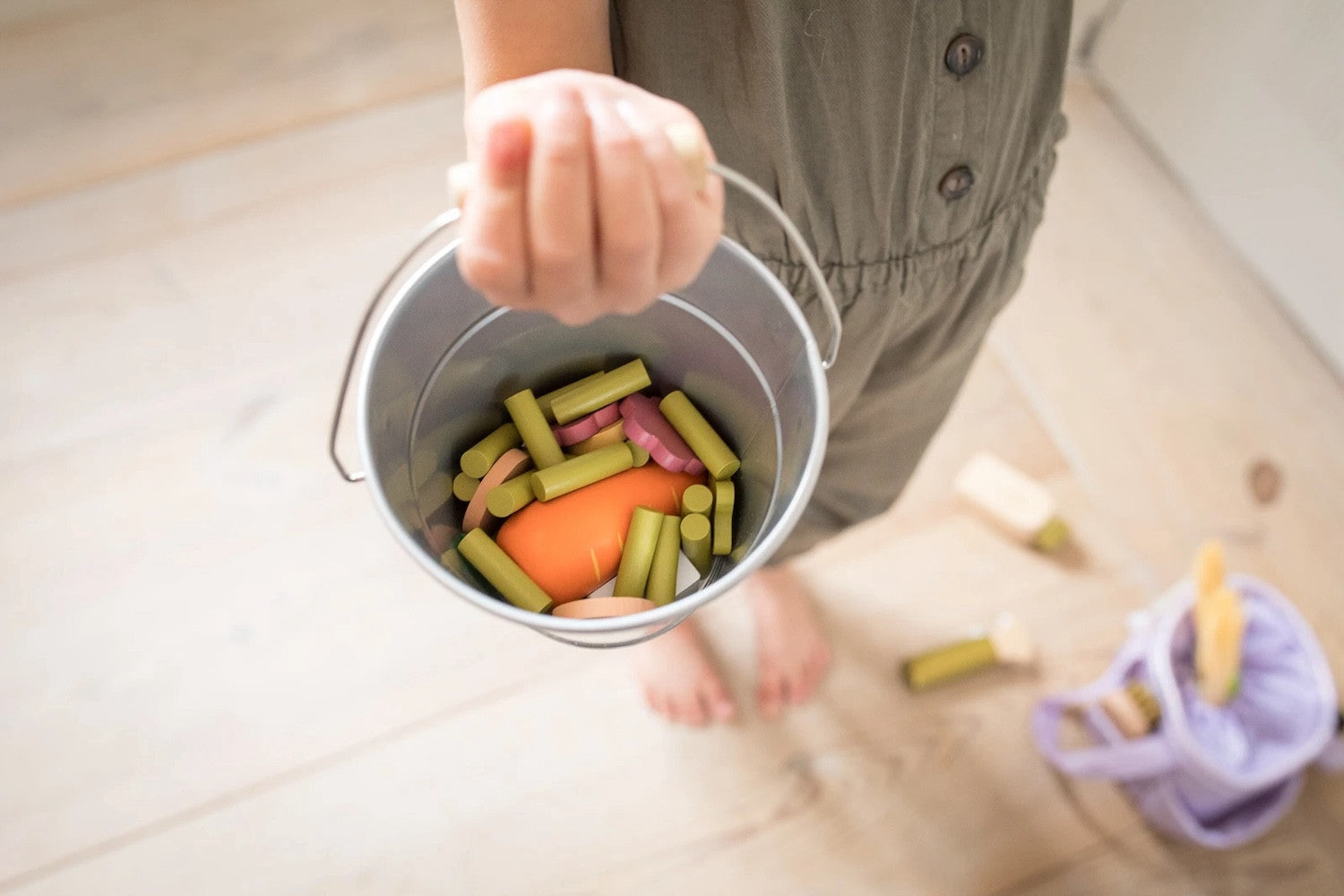 Water and feed bucket By Astrup