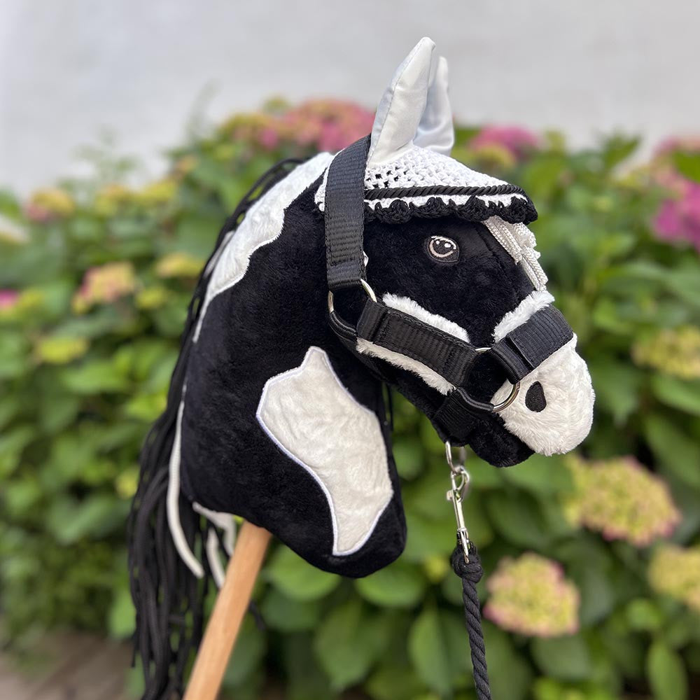 Hobby Horse Pie Noir avec licol noir + longe noire + bonnet blanc